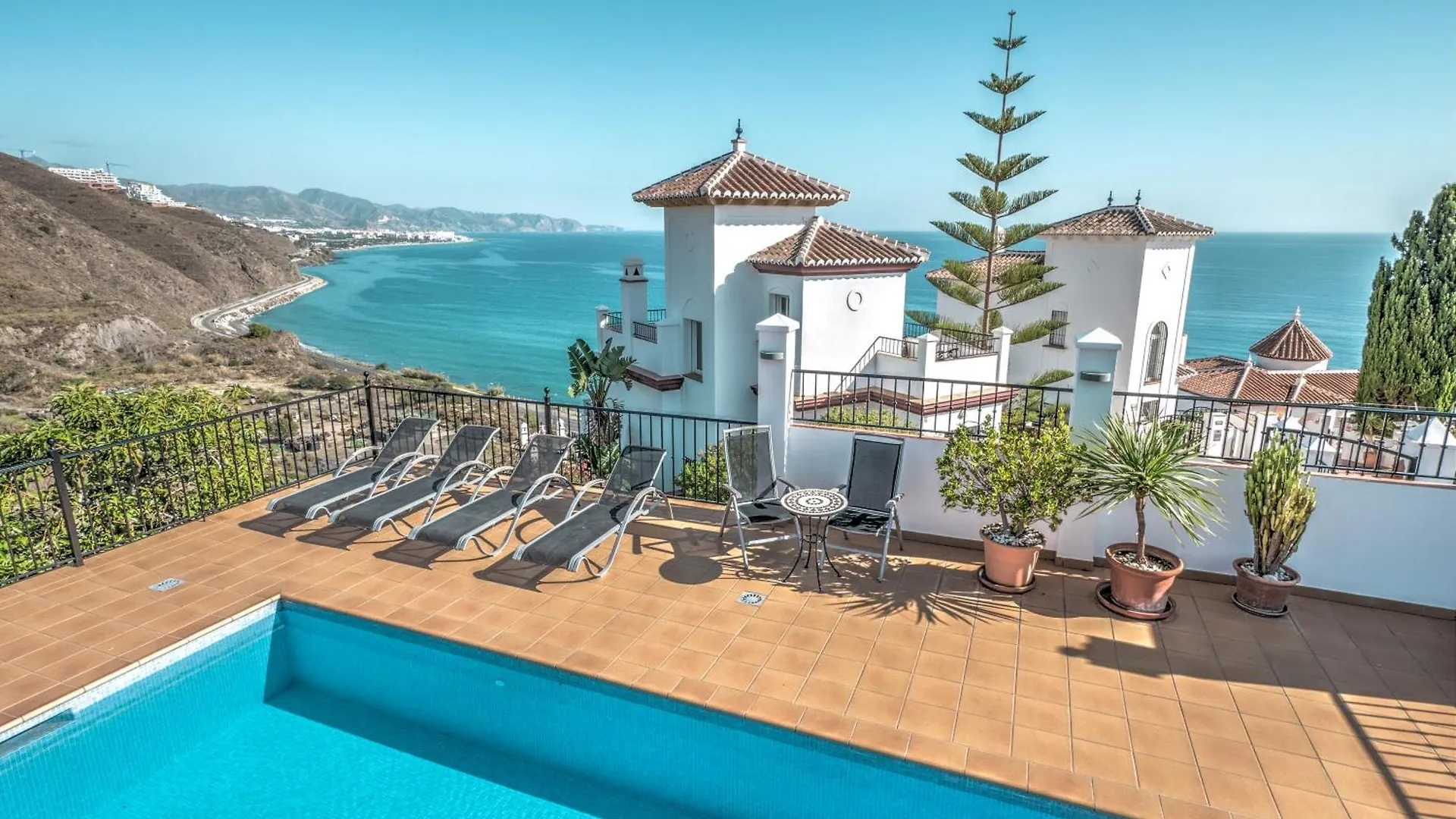 Beautiful Villa With Private Heated Pool In Nerja Torrox