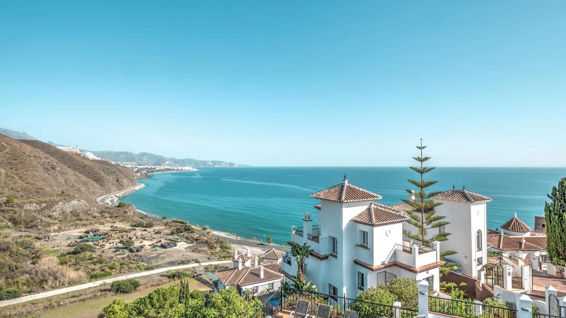 Beautiful Villa With Private Heated Pool In Nerja Torrox