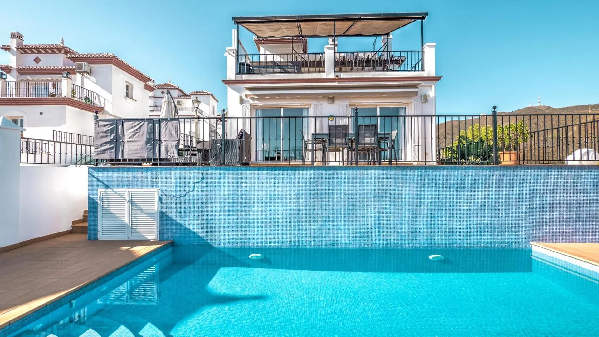 Beautiful Villa With Private Heated Pool In Nerja Torrox Spanyolország